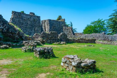 Gürcistan 'ın Adjara bölgesindeki Petra kalesinde yaz günü
