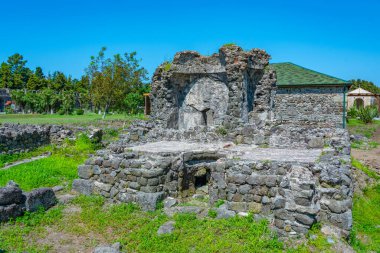 Gürcistan 'ın Adjara bölgesindeki Gonio kalesinde yaz günü.