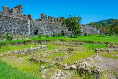 Gürcistan 'ın Adjara bölgesindeki Gonio kalesinde yaz günü.