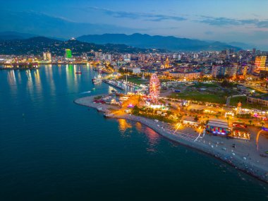 Georgia 'daki Batumi şehir merkezinin gün batımı manzarası