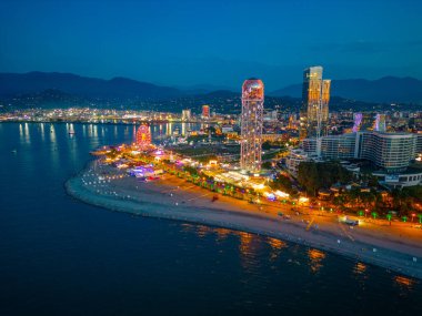 Georgia 'daki Batumi şehir merkezinin gün batımı manzarası