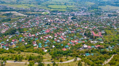 Georgia 'daki Sachkhere köyünün Panorama manzarası