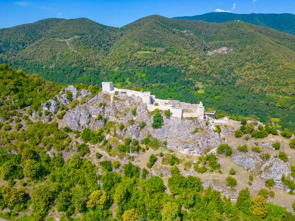 Bir yaz günü Gürcistan 'daki Modinakhe Kalesi