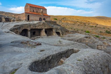 Gürcistan 'daki Demir Devri' nden kalma Uplistsikhe arkeoloji sahasındaki Prens Kilisesi.