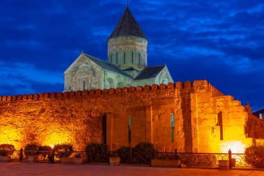Mtskheta, Georgia 'daki Svetitskhoveli Katedrali' nin gün doğumu manzarası