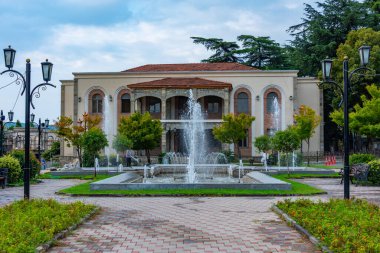 Mtskheta, Georgia 'da bir sokağın gün doğumu manzarası