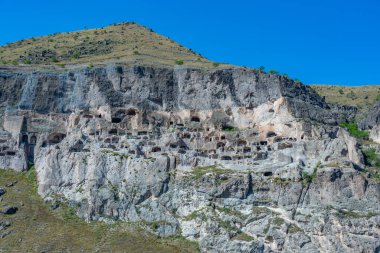 Gürcistan 'daki Vardzia mağaralarının Panorama manzarası