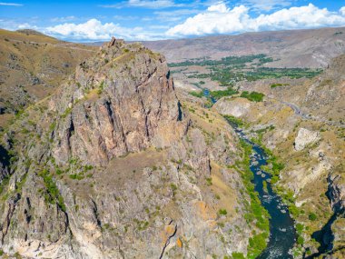 Gürcistan 'daki Kura Nehri manzarası