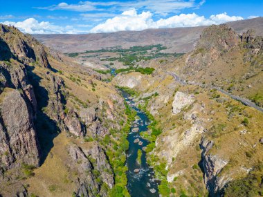 Gürcistan 'daki Kura Nehri manzarası