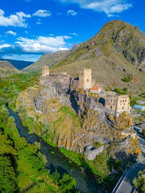 Gürcistan 'daki Khertvisi Kalesinde yaz günü