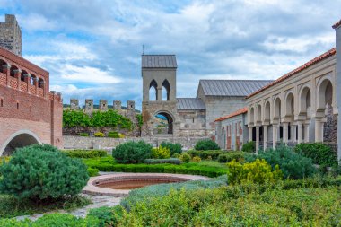 Gürcistan 'daki Akhaltsikhe Kalesi' nde bahçe.