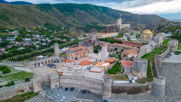 Gürcistan 'daki Akhaltsikhe (Rabati) Kalesi manzarası