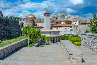 Gürcistan 'daki Akhaltsikhe Kalesi' nde bahçe.