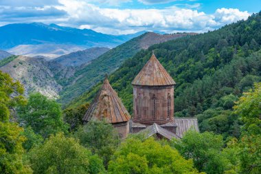 Gürcistan 'ın Akhaltsikhe kenti yakınlarındaki dağlarda Sapara Manastırı