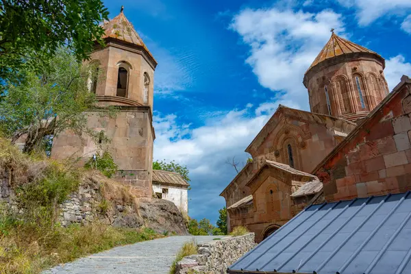 Gürcistan 'ın Akhaltsikhe kenti yakınlarındaki dağlarda Sapara Manastırı