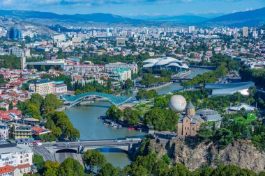 Gürcistan 'da Tiflis şehir merkezinin panorama manzarası