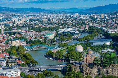 Gürcistan 'da Tiflis şehir merkezine bakan Narikala Kalesi