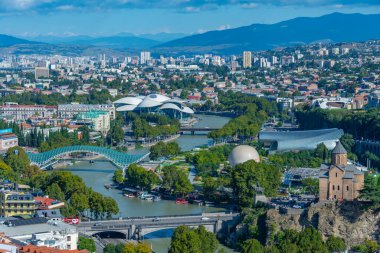 Gürcistan 'da Tiflis şehir merkezinin panorama manzarası
