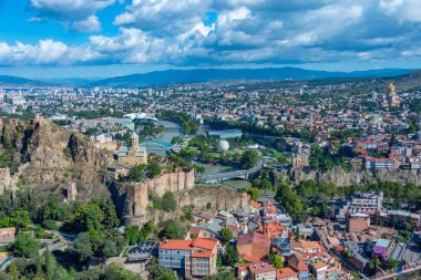 Gürcistan 'da Tiflis şehir merkezine bakan Narikala Kalesi