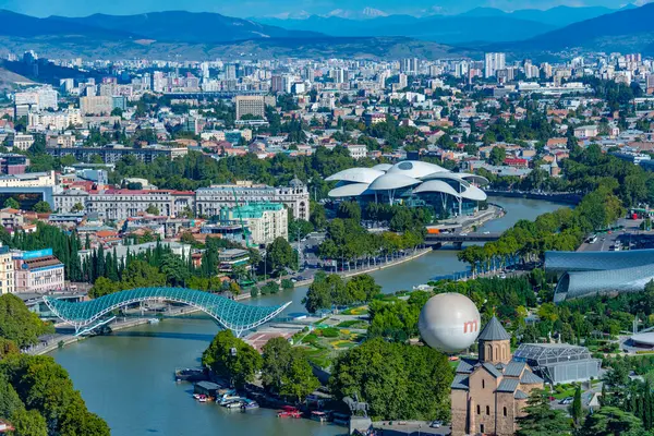 Gürcistan 'da Tiflis şehir merkezinin panorama manzarası