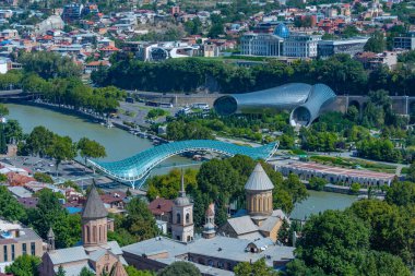 Barış Köprüsü, Rike Müzik Tiyatrosu ve Sergi Merkezi ve Tiflis, Georgia 'ya bakan Devlet Saray