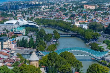 Gürcistan 'da Tiflis şehir merkezinin panorama manzarası