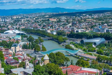 Gürcistan 'da Tiflis şehir merkezinin panorama manzarası