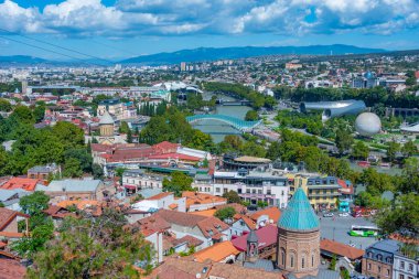 Gürcistan 'da Tiflis şehir merkezinin panorama manzarası
