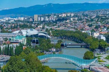 Gürcistan 'da Tiflis şehir merkezinin panorama manzarası
