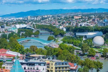 Gürcistan 'da Tiflis şehir merkezinin panorama manzarası