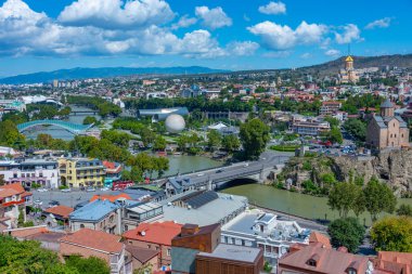 Gürcistan 'da Tiflis şehir merkezinin panorama manzarası