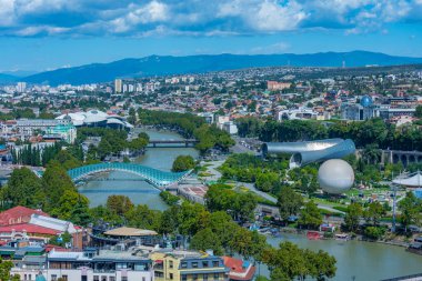 Gürcistan 'da Tiflis şehir merkezinin panorama manzarası