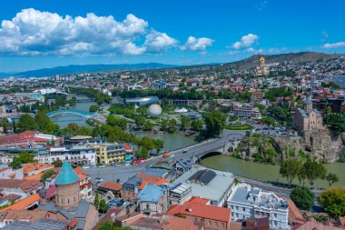 Gürcistan 'da Tiflis şehir merkezinin panorama manzarası