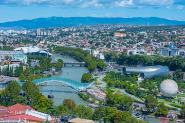 Gürcistan 'da Tiflis şehir merkezinin panorama manzarası