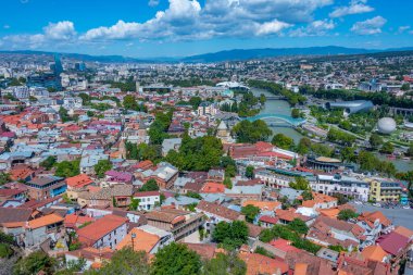 Gürcistan 'da Tiflis şehir merkezinin panorama manzarası
