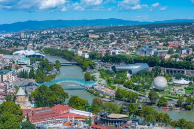 Gürcistan 'da Tiflis şehir merkezinin panorama manzarası