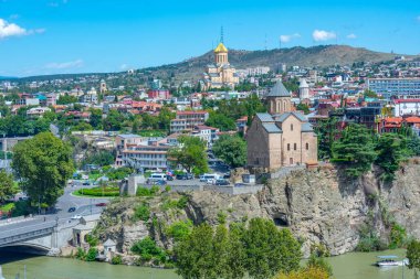 Tiflis, Gürcistan 'daki Metekhi Bakire Meryem Varsayım Kilisesi
