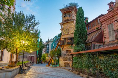 Gürcistan 'ın başkenti Tiflis' teki ünlü saat kulesi