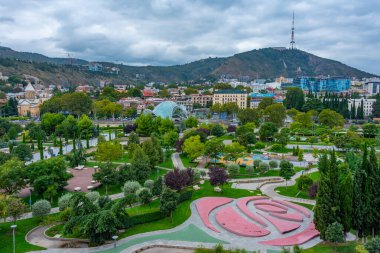 Tiflis, Georgia 'daki Rike parkının Panorama manzarası