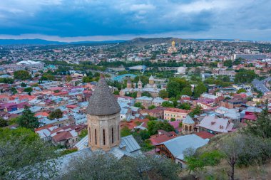 Gürcistan 'da Tiflis şehir merkezinin panorama manzarası