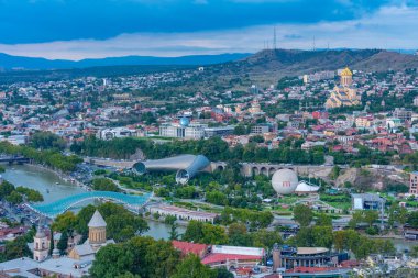 Gürcistan 'da Tiflis şehir merkezinin panorama manzarası