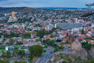 Gürcistan 'da Tiflis' ten geçen teleferik.