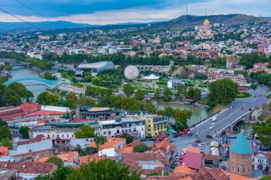 Gürcistan 'da Tiflis şehir merkezinin panorama manzarası