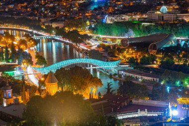 Georgia 'da Tiflis şehir merkezinin gün batımı manzarası