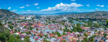 Gürcistan 'da Tiflis şehir merkezinin panorama manzarası