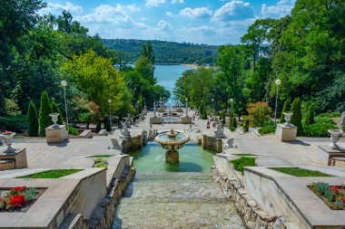 Moldova 'nın Chisinau kentindeki Valea Morilor parkında şelale merdivenleri.