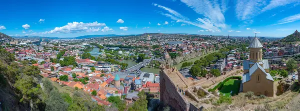 Gürcistan 'da Tiflis şehir merkezinin panorama manzarası