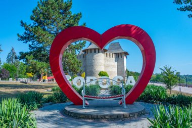 Moldova 'da güneşli bir yaz gününde Soroca kalesi izlendi