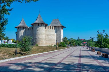 Moldova 'da güneşli bir yaz gününde Soroca kalesi izlendi