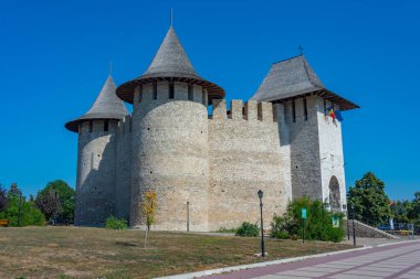 Moldova 'da güneşli bir yaz gününde Soroca kalesi izlendi